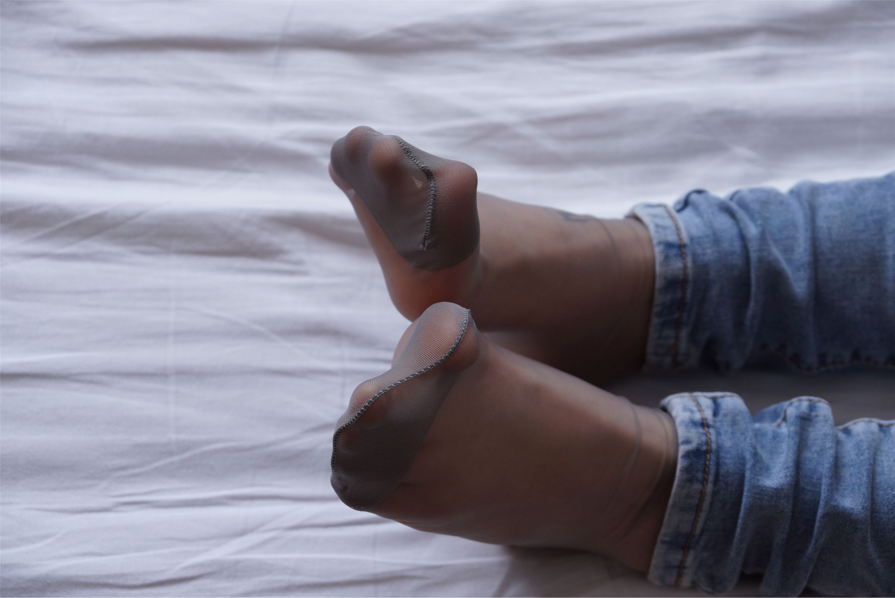 自由摄影 No.005 惬意的周末经典短灰丝陪你看看书